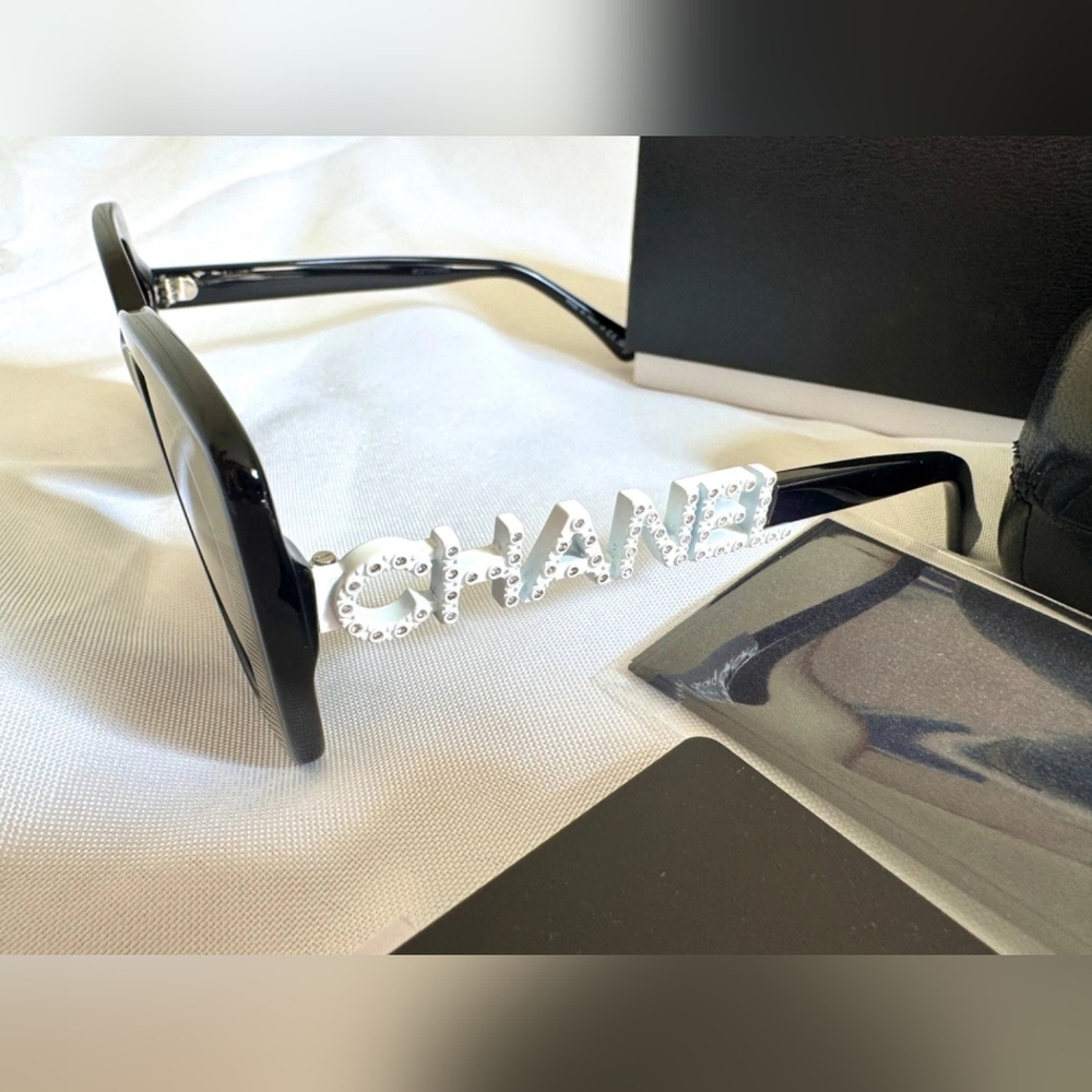 CHANEL CH5422 Women’s Sunglasses Black White Crystal Strass